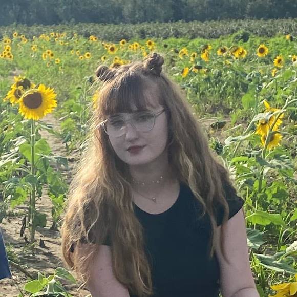 Profile Picture of Amy Branch (@amyishellafine) on Poshmark