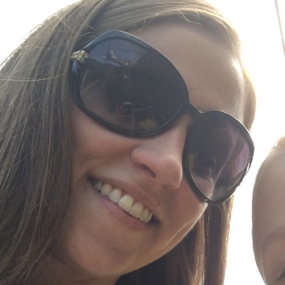 Profile Picture of Cassandra Ganzhorn (@cg4283) on Poshmark