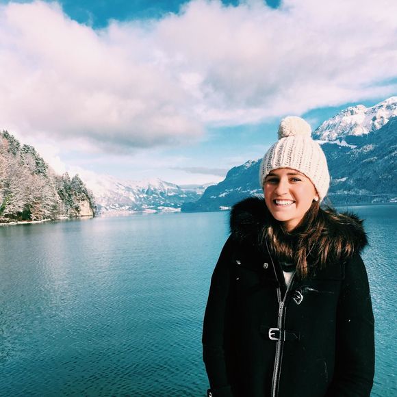 Profile Picture of Julia Oleksiak (@juliao2497) on Poshmark