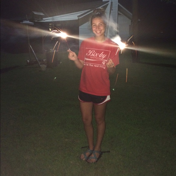 Profile Picture of Haley Leonard (@haley_leonard) on Poshmark