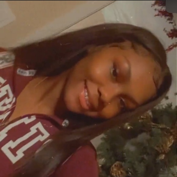 Profile Picture of Kyria Nelum (@kyynelum) on Poshmark