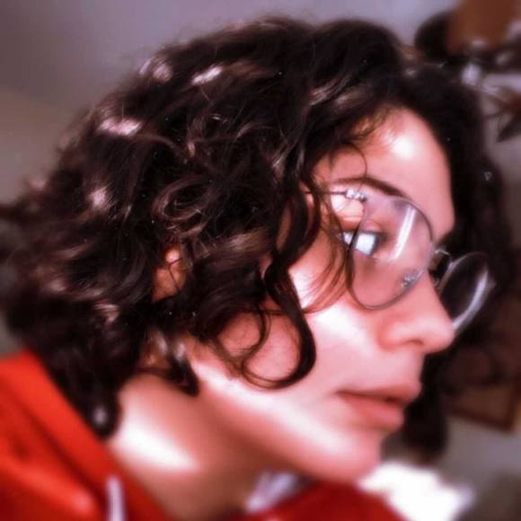 Profile Picture of Amalia Petropoulos (@ppetropoulos72) on Poshmark