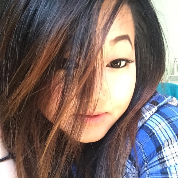 Profile Picture of Kalia Xiong (@liaamazing) on Poshmark