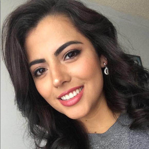 Profile Picture of Jessica Aranibar (@jessiearanibarx) on Poshmark