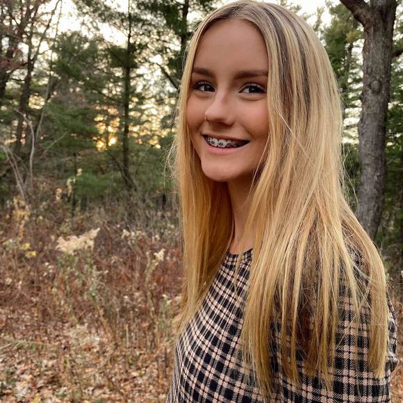 Profile Picture of Traci Chenal (@tracichenal) on Poshmark