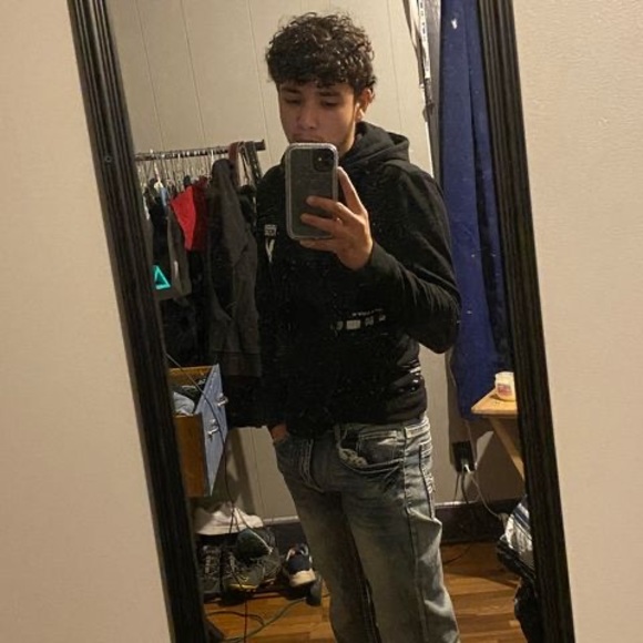 Profile Picture of Cristian Chavez (@cristianchav688) on Poshmark