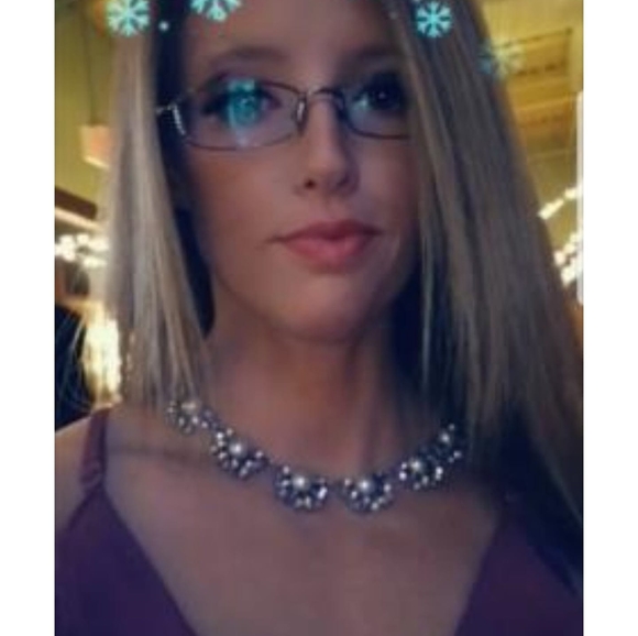 Profile Picture of Aimee Freeman (@blueeyes065) on Poshmark