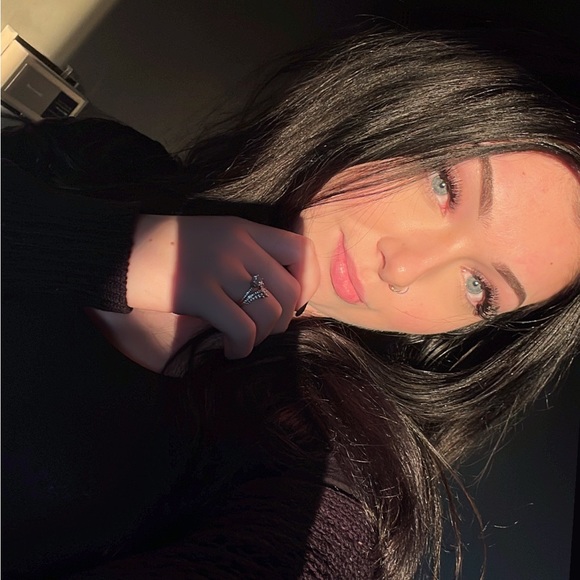 Profile Picture of Jillian Blake (@jillianblake731) on Poshmark