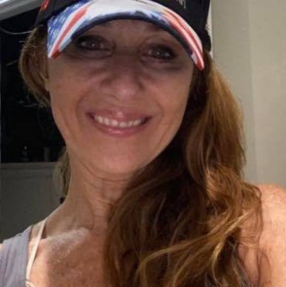 Profile Picture of Carmela Iavarone (@chbertuglia) on Poshmark