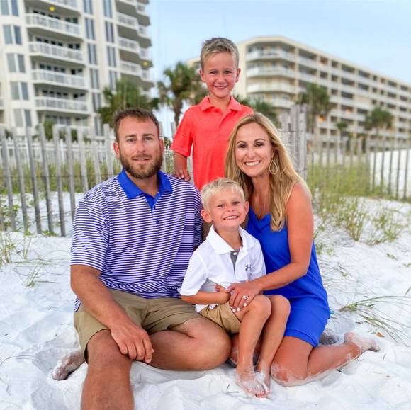 Profile Picture of Alison Migues (@alimigues) on Poshmark