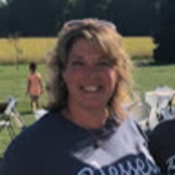 Profile Picture of Dawn myree Oswald (@dawnoswald70) on Poshmark