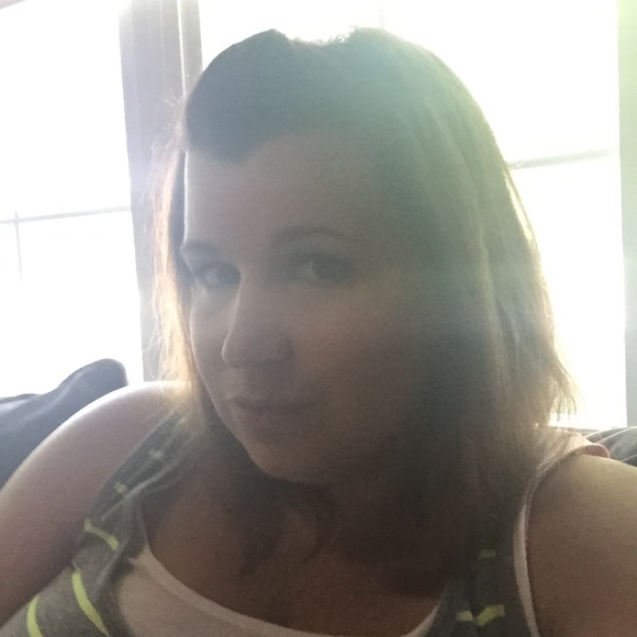 Profile Picture of Mary Kubasek (@mknotb) on Poshmark