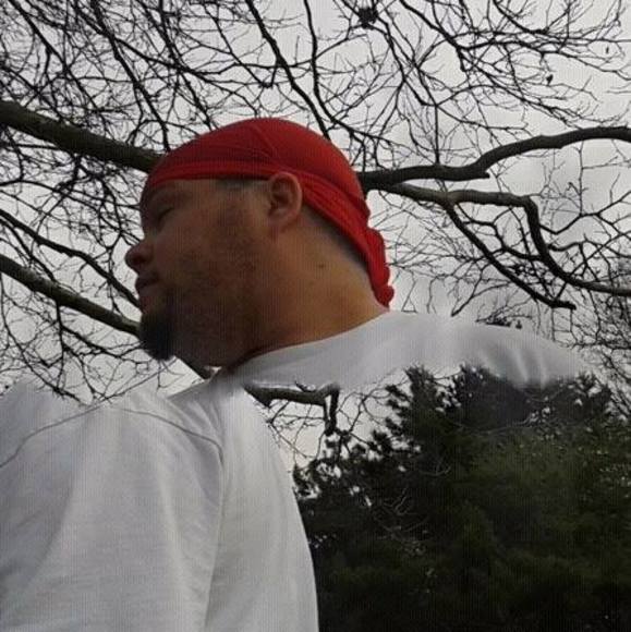 Profile Picture of Travis Graves (@travis282841) on Poshmark