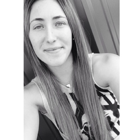 Profile Picture of Cristina Llorens (@cllorens1) on Poshmark