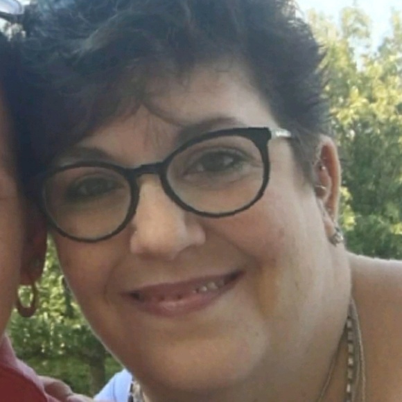 Profile Picture of Melanie Kohlmeier (@twasthenight) on Poshmark