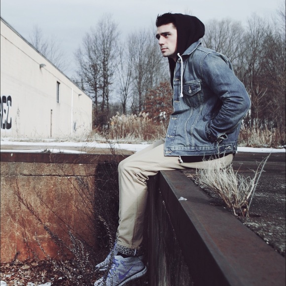 Profile Picture of Daniel Bartok (@bartokda) on Poshmark