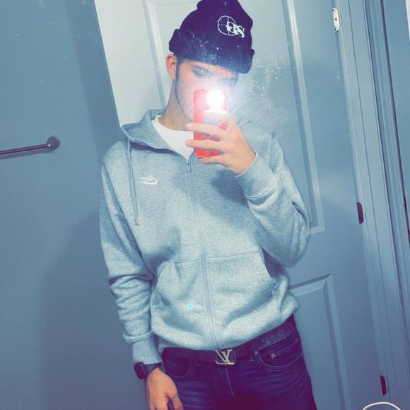 Profile Picture of Ryan Julian (@ryan0607) on Poshmark