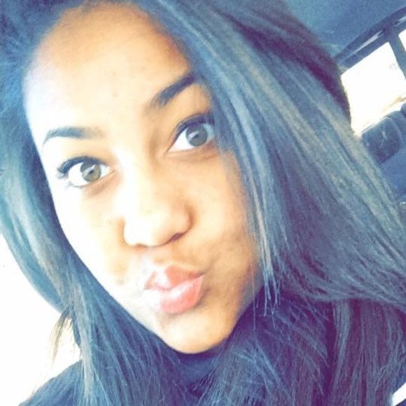 Profile Picture of Daniella Alleyne (@danni1207) on Poshmark