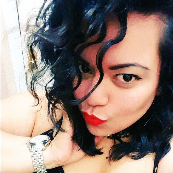 Profile Picture of Karen Hinds (@elibee) on Poshmark