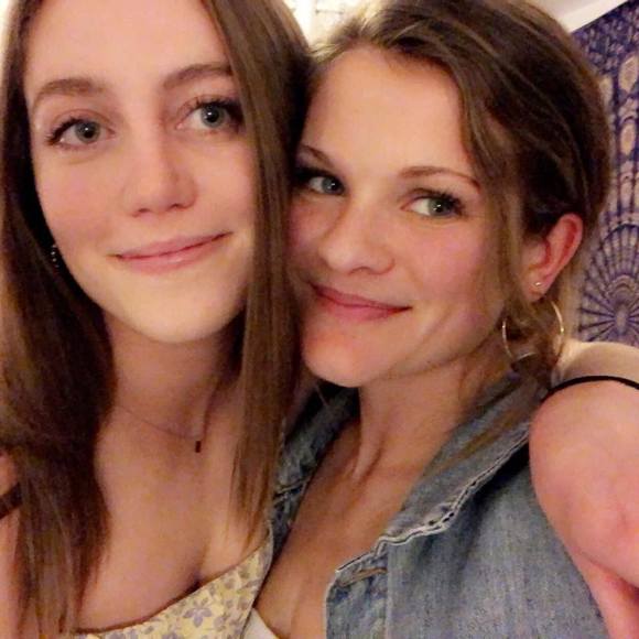 Profile Picture of Beth Eversman (@puppypaw99) on Poshmark