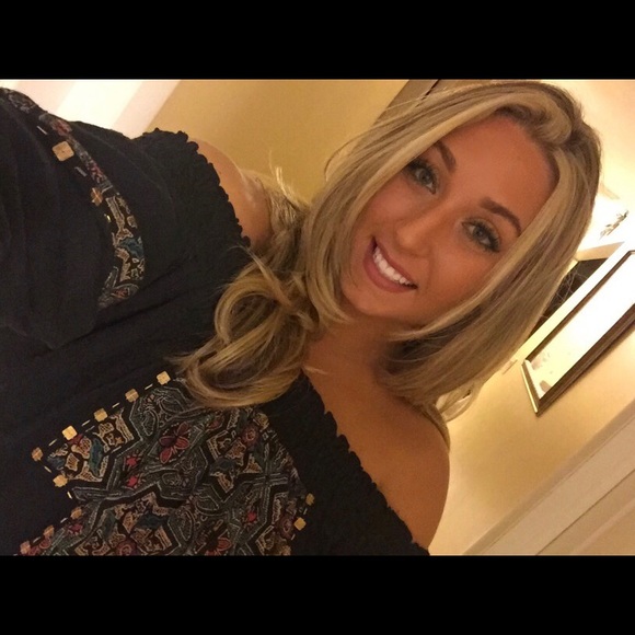 Profile Picture of Christina Napoli (@christinanapps) on Poshmark