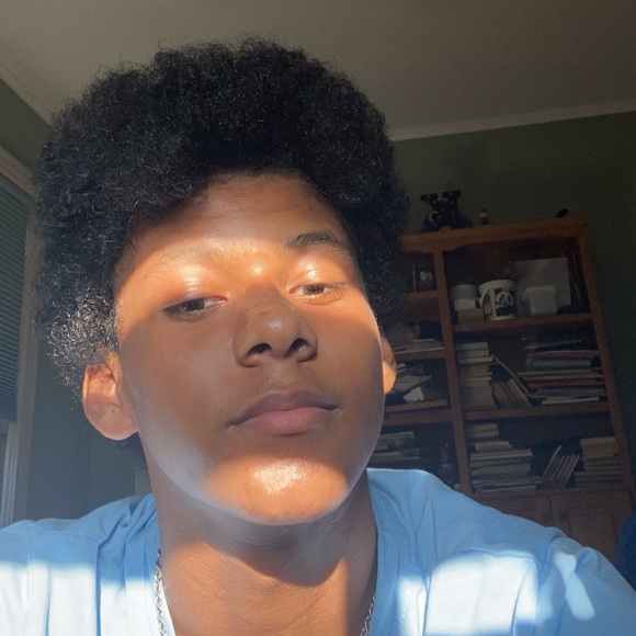 Profile Picture of Kenny Elam-lunde (@kennyelamlunde) on Poshmark