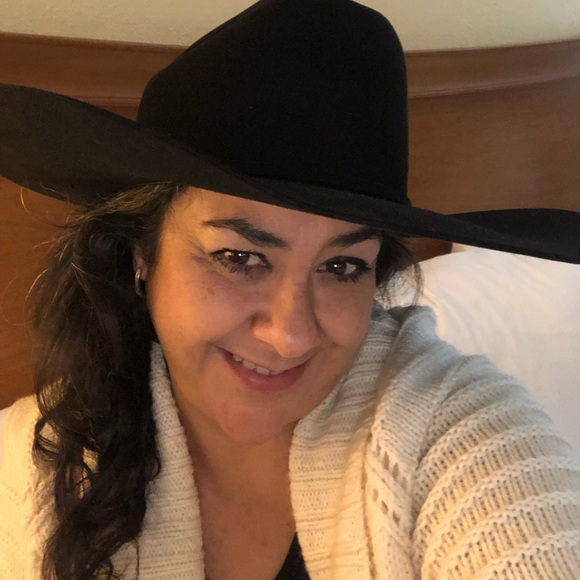 Profile Picture of Rita Mathews (@ritamathews66) on Poshmark