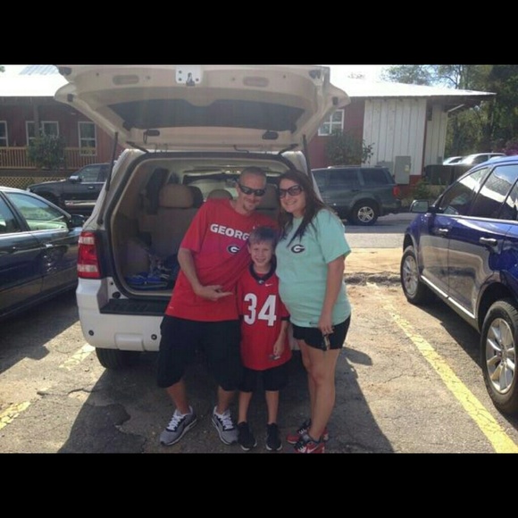 Profile Picture of Tiffani Leedom (@tleedom) on Poshmark