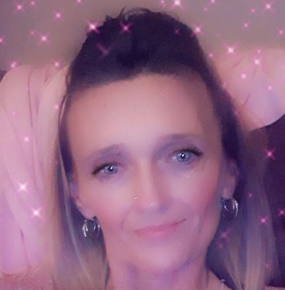 Profile Picture of April Alexander (@aprilalexand222) on Poshmark