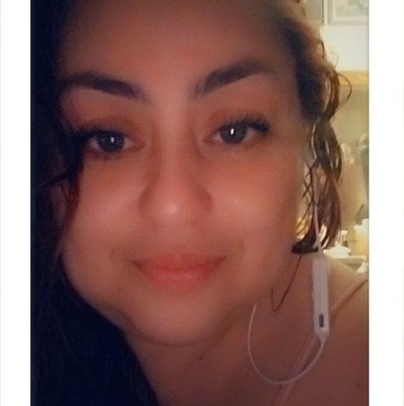 Maria Roche - Poshmark Profile Picture of Maria Roche (@rsmokyred) on Poshmark