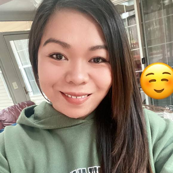 Profile Picture of Zoyeen Tarone (@zhoyhen_angel15) on Poshmark