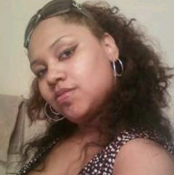 Profile Picture of Dominique Starling (@fashionlove28) on Poshmark