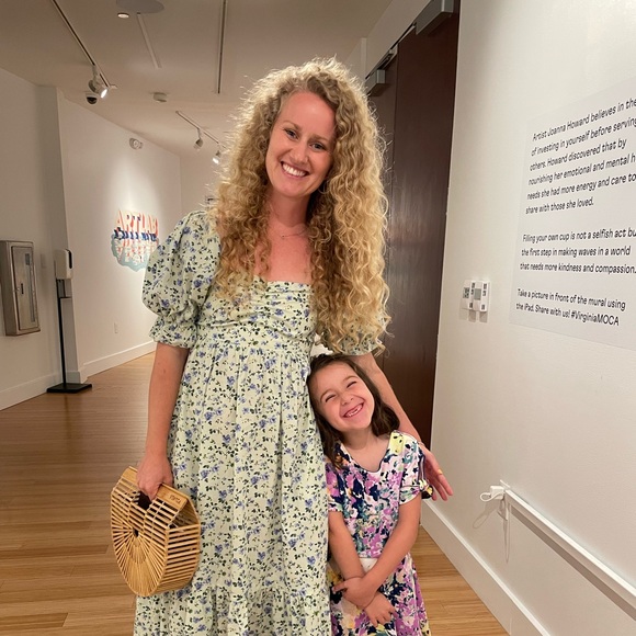 Profile Picture of Chelsea Suddes (@chelsea_suddes) on Poshmark