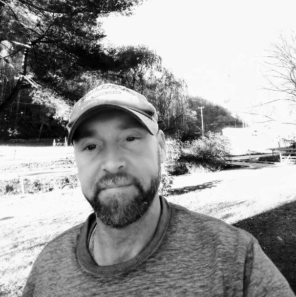 Profile Picture of Jason Skeens (@jason343) on Poshmark