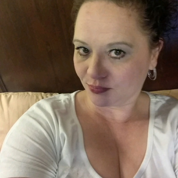 Profile Picture of Kristine Maeshack (@knmmae2799) on Poshmark