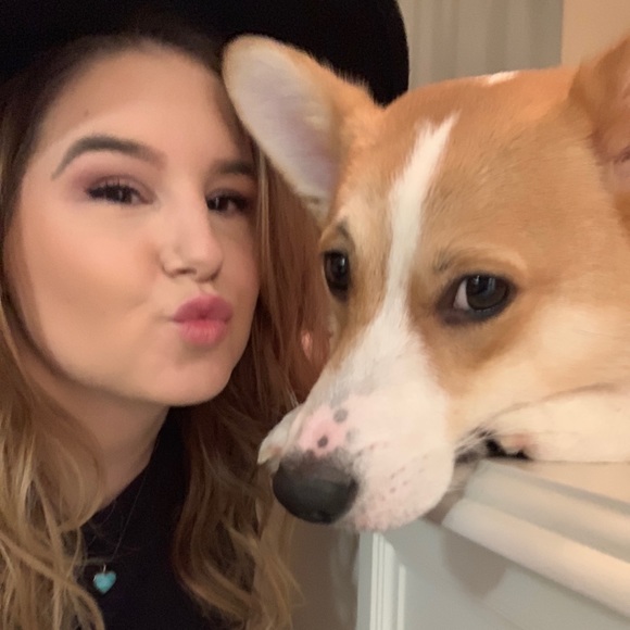 Shelby Leezer - Poshmark Profile Picture of Shelby Leezer (@shelbyrae92) on Poshmark