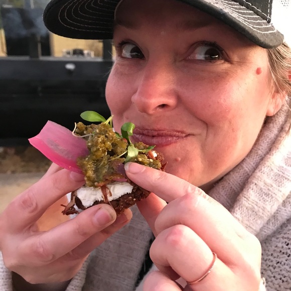 Profile Picture of Robin Grey (@redrobingrey) on Poshmark