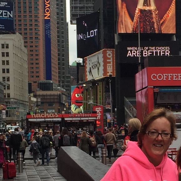 Profile Picture of Julie Mcfaul (@mcjewels) on Poshmark