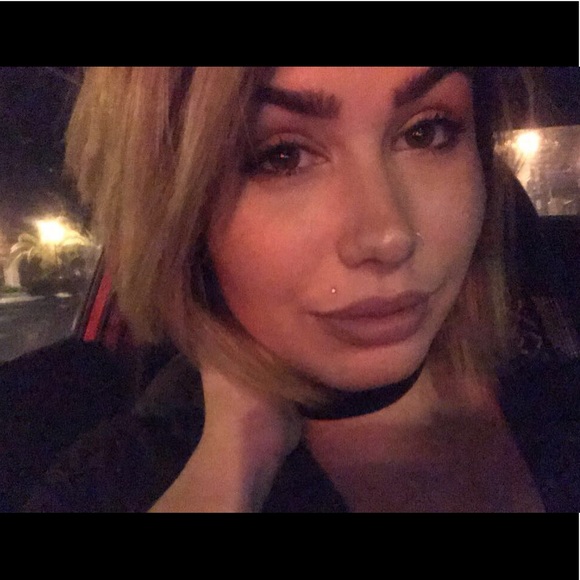 Profile Picture of Taryn Blades (@tarynblades) on Poshmark