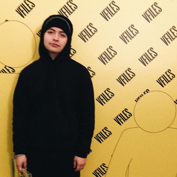 Profile Picture of Juan Gama (@juangama0404) on Poshmark