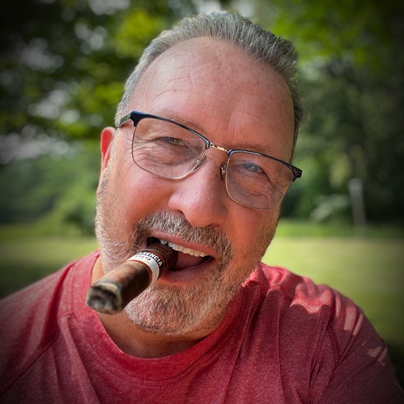 Profile Picture of Richard Shelburne (@rshelburne61) on Poshmark