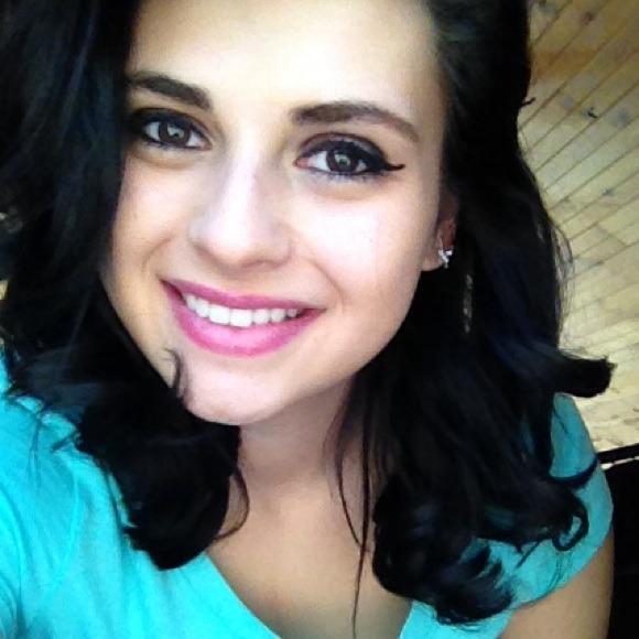 Profile Picture of Kylie Anello (@kylienoel7) on Poshmark