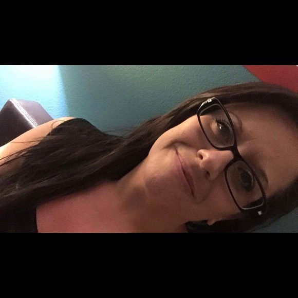 Profile Picture of Christie Bixler (@christiebixler) on Poshmark