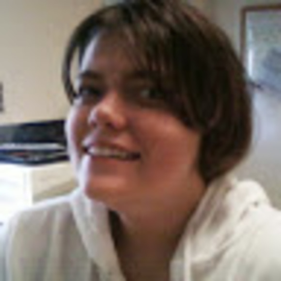 Profile Picture of Danielle Strelow (@aceofheartsde) on Poshmark