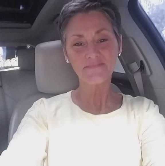 Profile Picture of Bobbi Floyd (@bobbideefloyd) on Poshmark