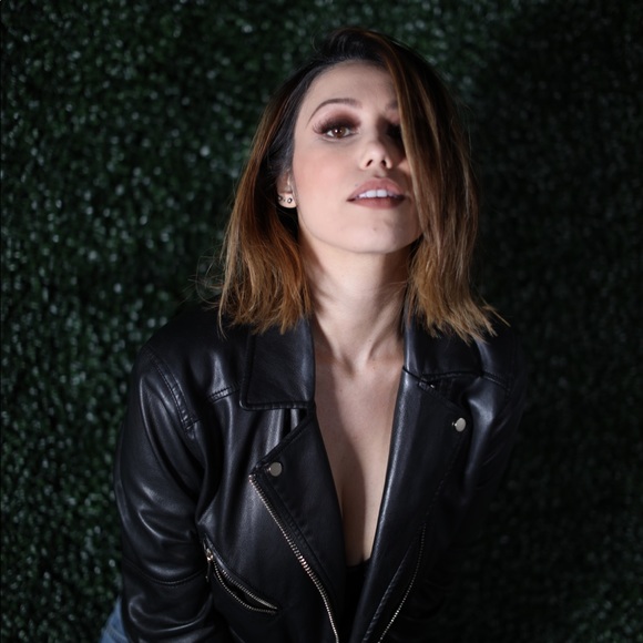 Sarah Razo - Poshmark Profile Picture of Sarah Razo (@srazo) on Poshmark