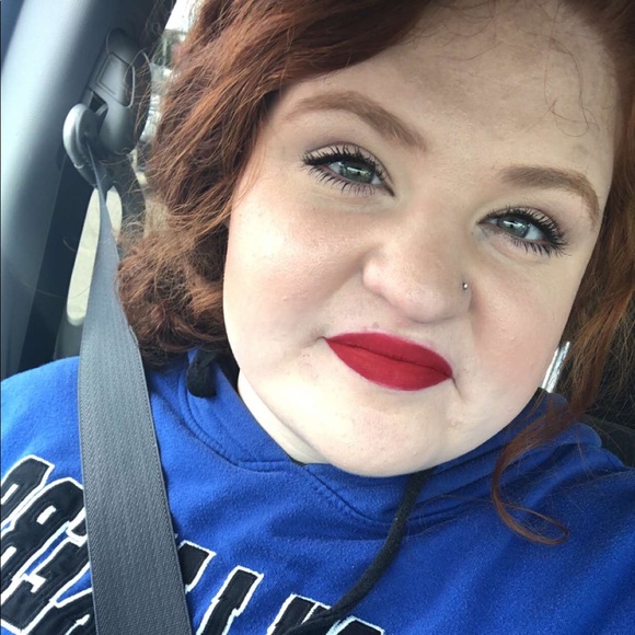 Profile Picture of Jerilynn Hauter (@hautejer0) on Poshmark