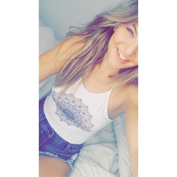 Profile Picture of Maddie Puccetti (@mpuccetti) on Poshmark