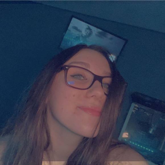 Profile Picture of Kaiya Gornick (@kaiyagornick) on Poshmark