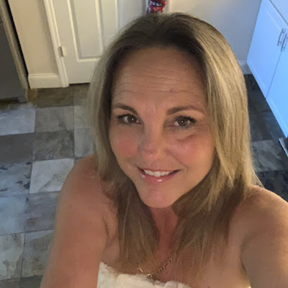 Profile Picture of Shelly Thibideau (@sbthibideau) on Poshmark